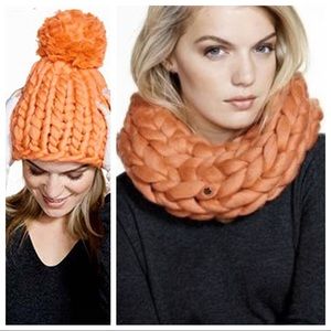 VIMMIA winter hat and infinity scarf